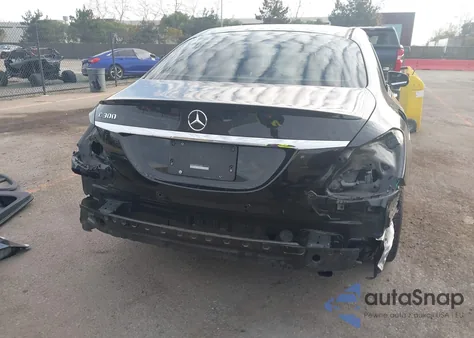 2015 Mercedes-Benz C 300 z USA, uszkodzony, nr VIN 55SWF4JB5FU074930